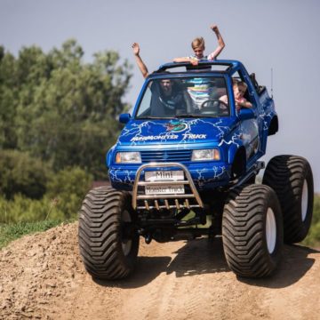 Jazda za kierownicą Mini Monster Trucka